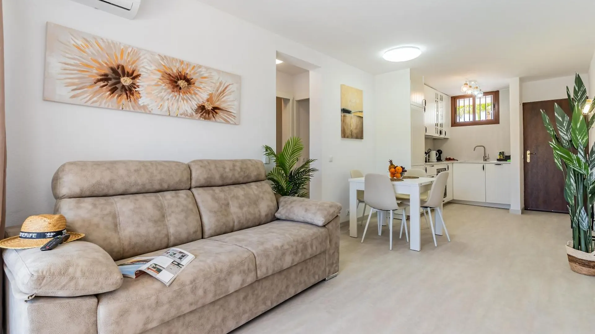 Bright Seaside Apartment In Los Cristianos - Achacay
