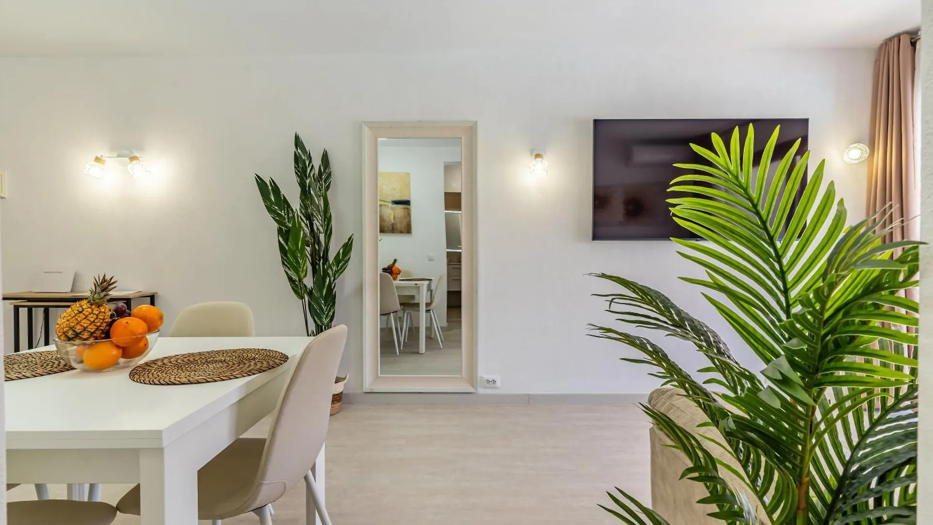 Bright Seaside Apartment In Los Cristianos - Achacay