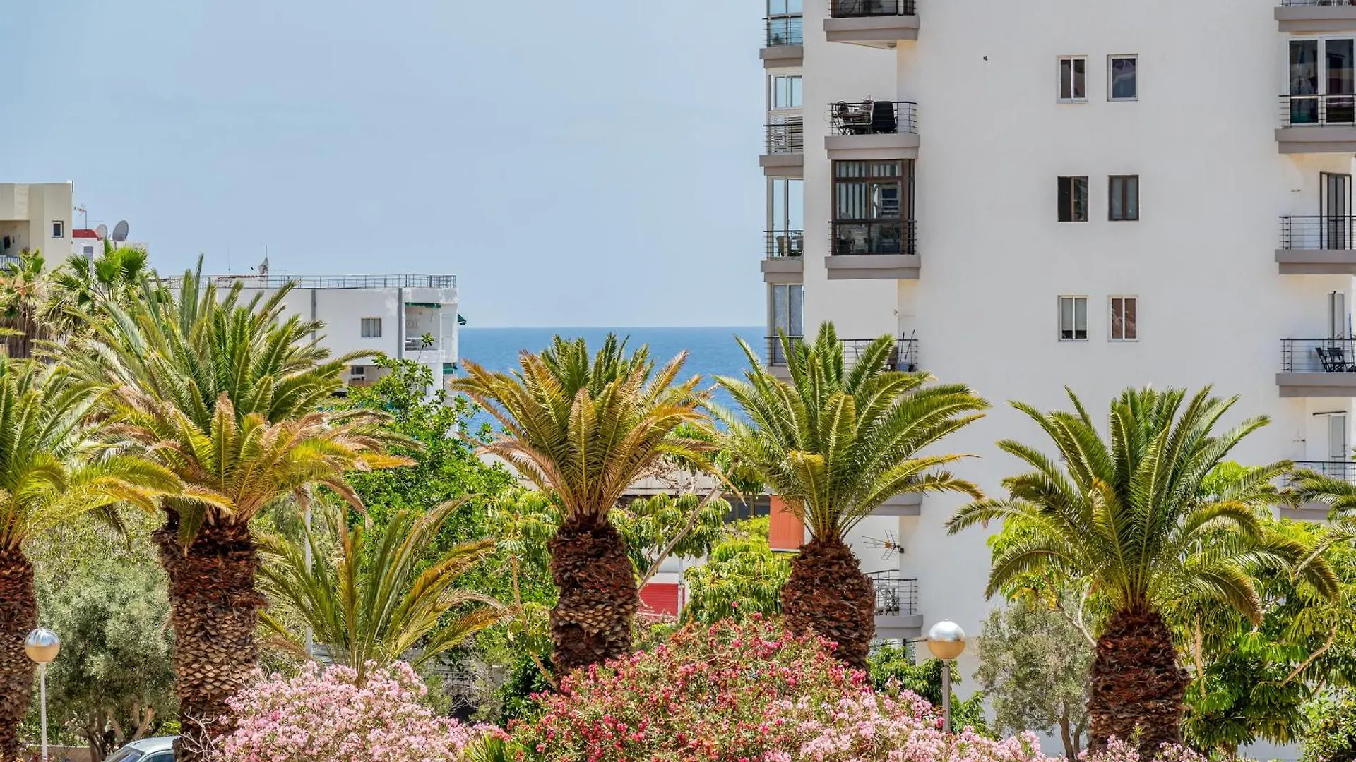 Bright Seaside Apartment In Los Cristianos - Achacay