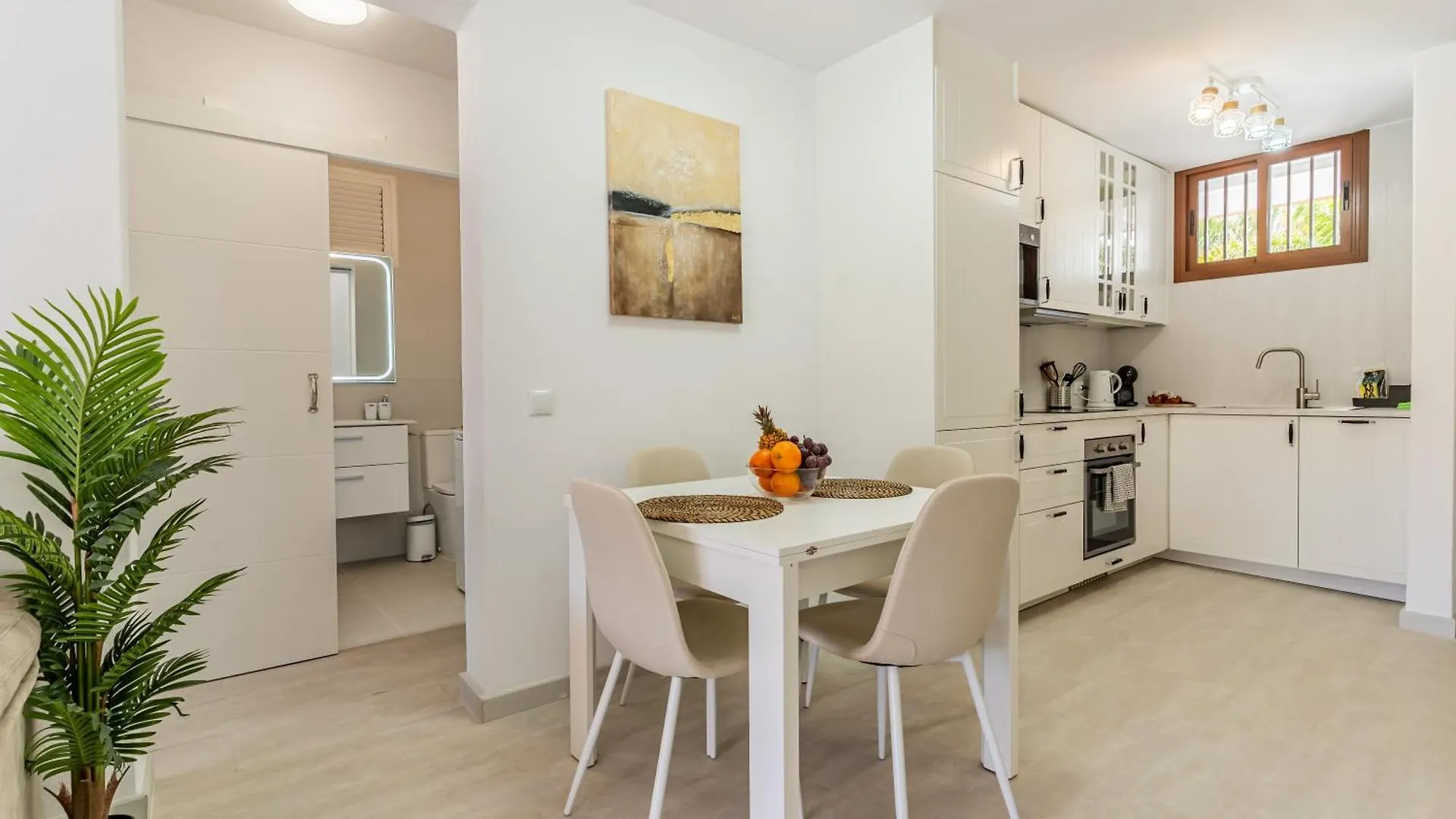 Bright Seaside Apartment In Los Cristianos - Achacay 0*,  Spanyolország
